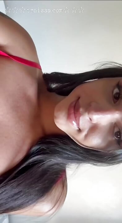 Hete Trans Raissa komt hard klaar voor haar fans