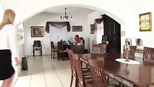 Azgın oral seks ve sonra sikiliyor