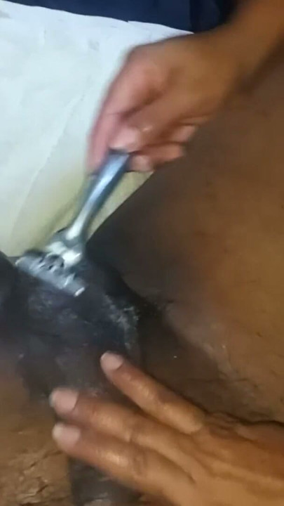 Prostitute lady, she shaves my cock and I even suck my cock. | Clip 2