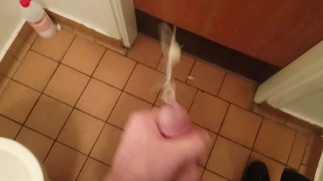 What men do on lunch break (slowmo)