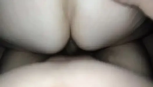 Ich nehme sie von hinten und komm in sie