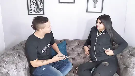 Threesome hardcore yang diakhiri dengan facial besar untuk Mia Montiel