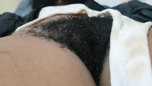 Bintang bokep dengan jembut lebat lagi pamer memek aduhainya dengan penuh gairah
