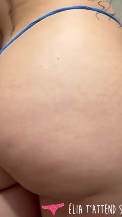 Vends-ta-culotte - Gorgeous French student undresses in front of the camera | Clip 1