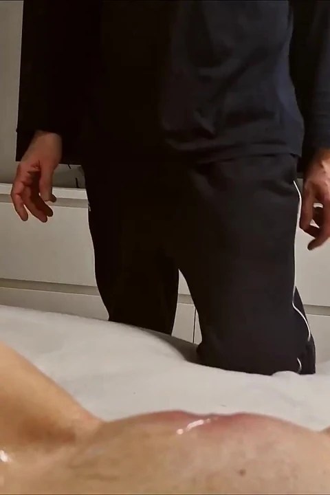 妻子与情人乱搞后, 戴绿帽子中出清理