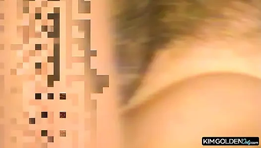 Blonde Verfuehrerin in leidenschaftlichem Ritt