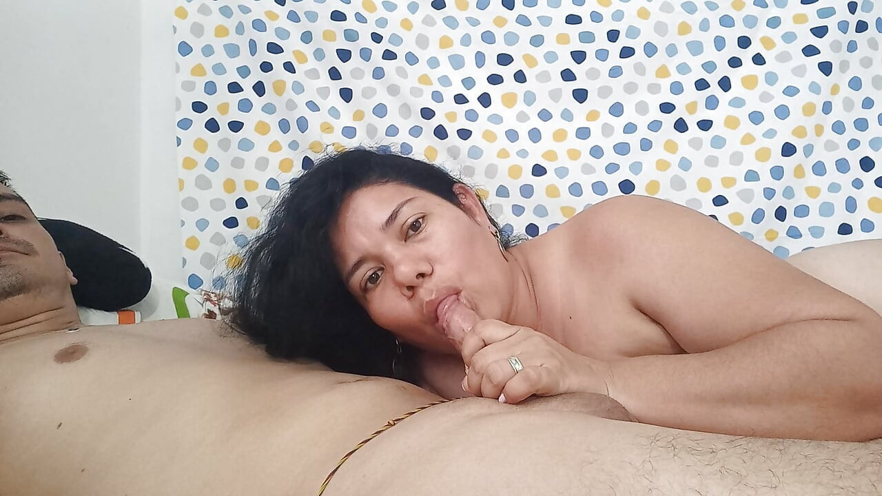 Hàng xóm xinh đẹp bú và làm tình