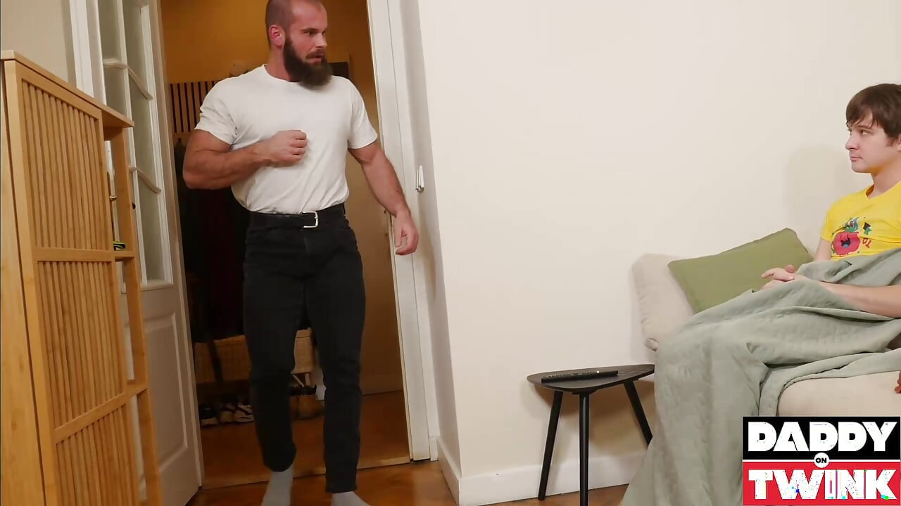 DADDYONTWINK Napaljeni Twink Liam Rose Žudi za Johnom Barberom Ogromni Kurac