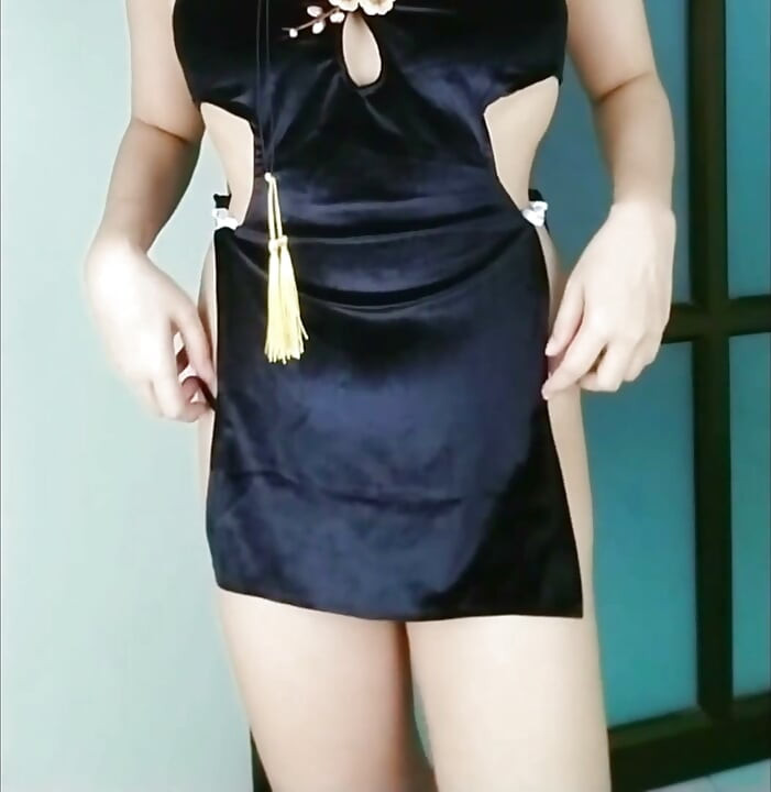 Horny Thai girl masturbates with a vibrator. RealThaiSolo