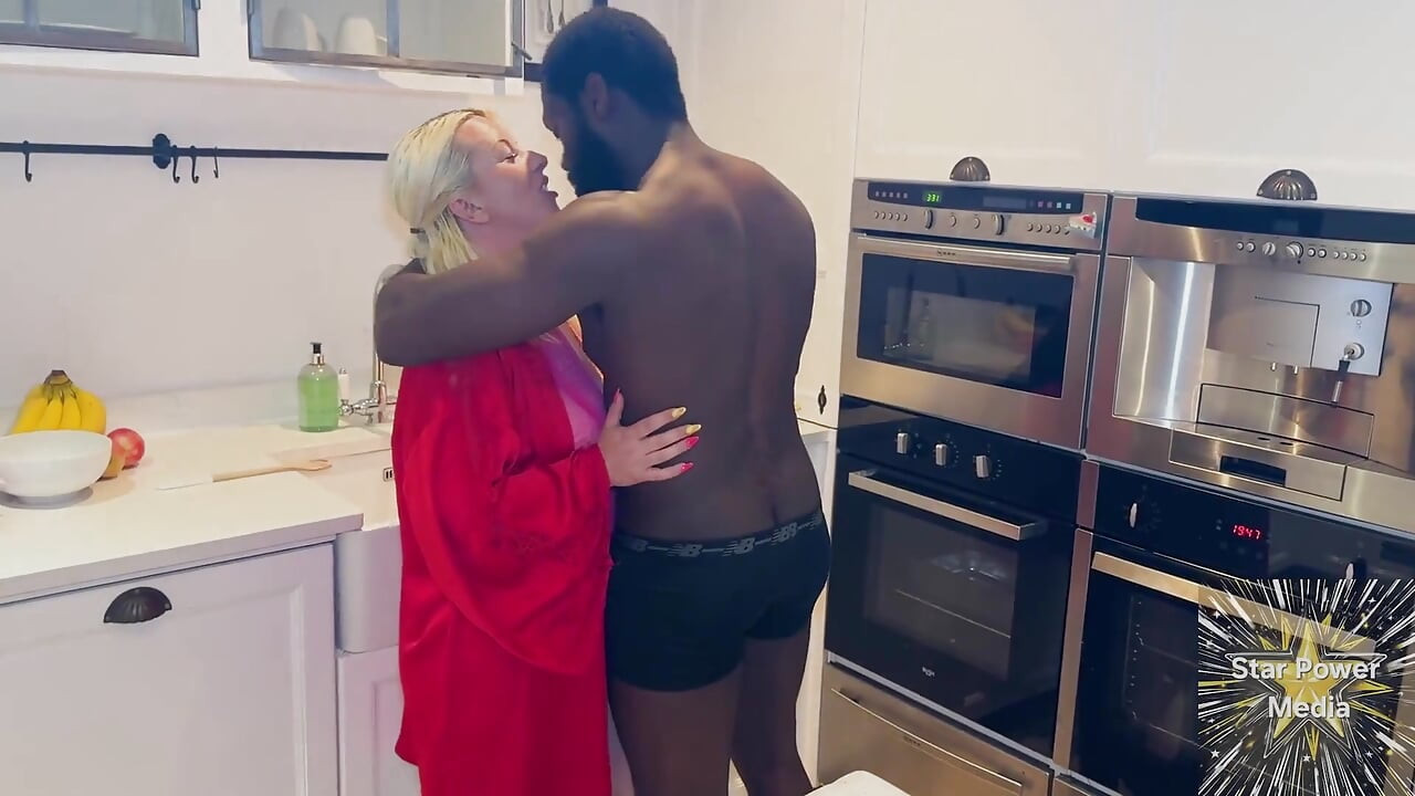 La Cogida En La Cocina Y Las Tetas De Mel Moore Con Jack Sparrow