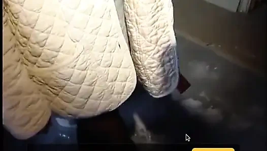 Gadis remaja rambut cokelat amatir nyepong kontol besar dan dientot gaya doggy