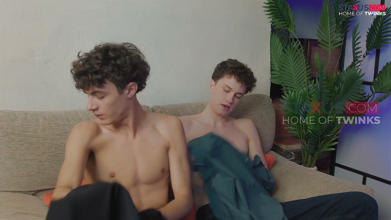 STAXUS :: Ukaž mi, jak líbáš svou přítelkyni!