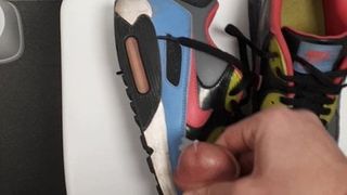 Éjacule dans Nike