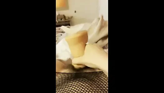 Kamar Hotel dan Mainan Seks Terbesarku