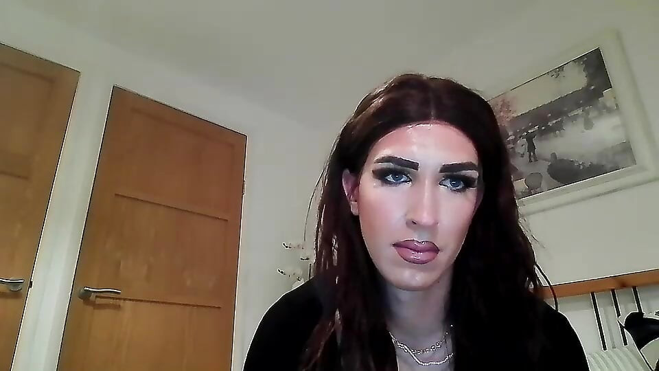 Banci crossdresser menelan air maninya