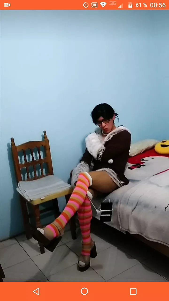 Joselynne cd kerstoutfit sexy benen 3