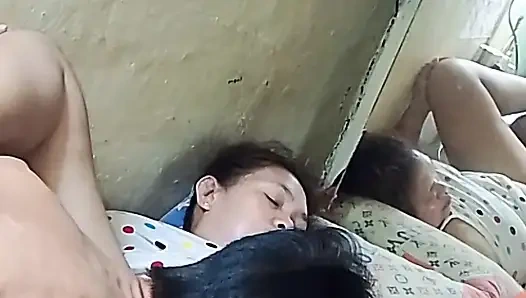 Pemakan memek .enak bangert jilat memek lagi