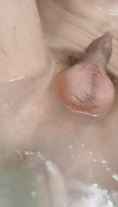 My rose opened completely, I brought my anus with a bottle until I spit with natural lubricant