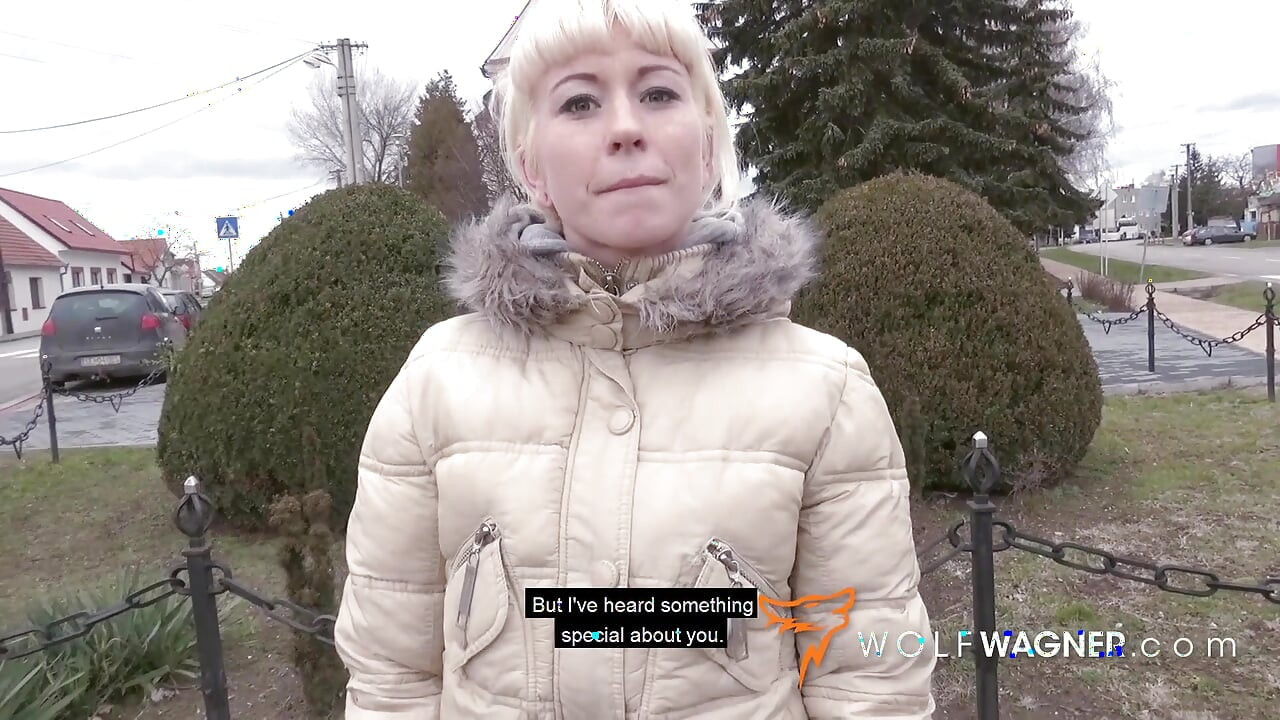 Licky Lex to urocza nastolatka, która lubi niegrzeczne ruchanie w dupę!