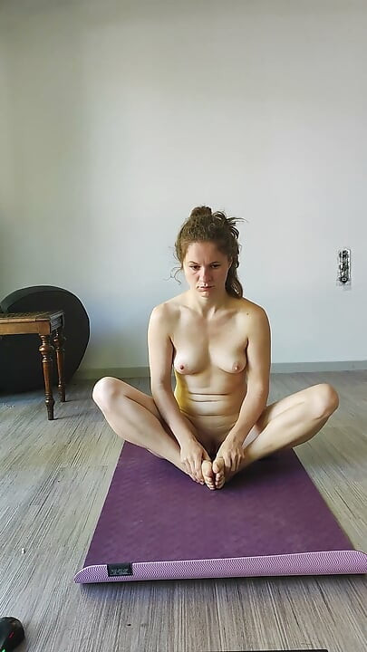 Prințesa yoga încearcă să se trezească