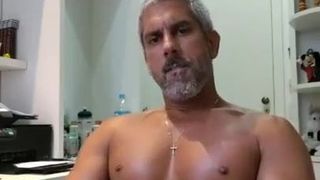 Solo masturbándose y corrida 14