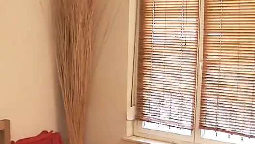 Fransız sarışın sürtükler yatak odasında ateşli anal üçlü sekste büyük yarağı paylaşıyor