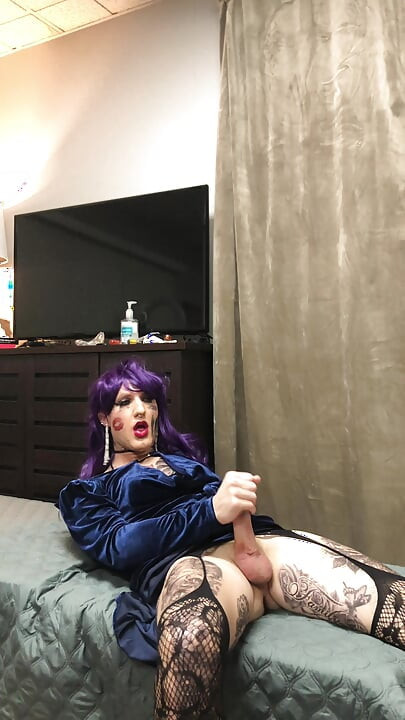 Extremely Hot Tatted Sissy Masturbation