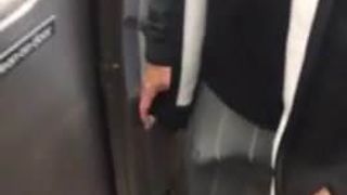Boner w metrze