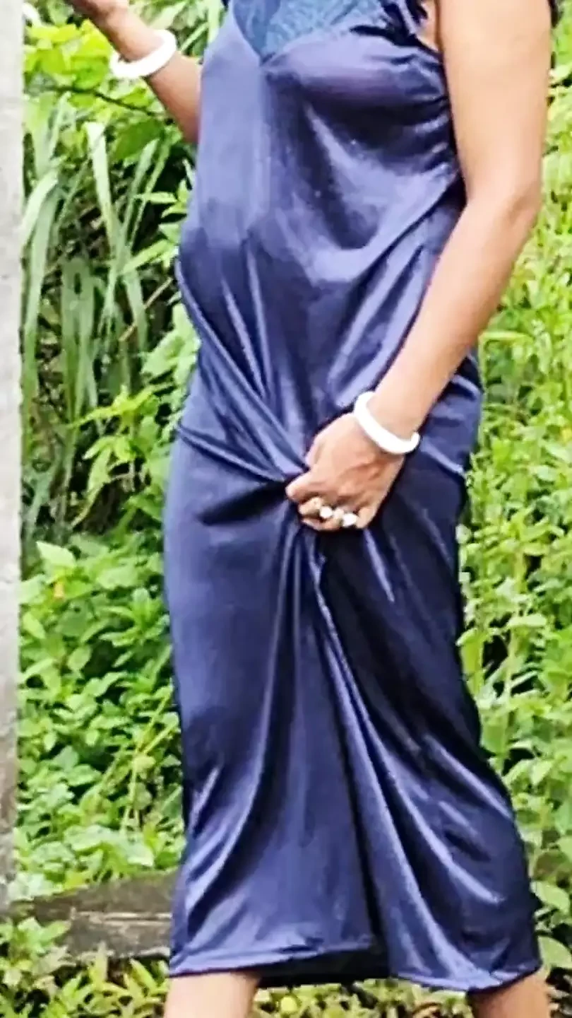 Village bhabhi sonali ki raste moi chudai