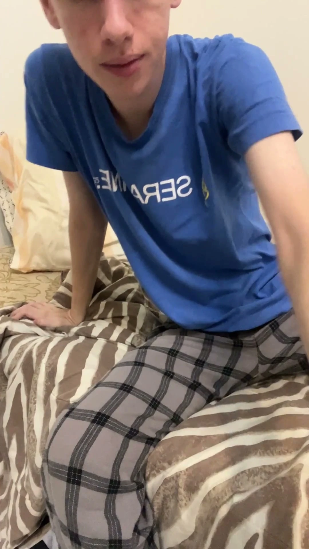 Skinny twink showing his big dick and big bubble butt,Kedoimath