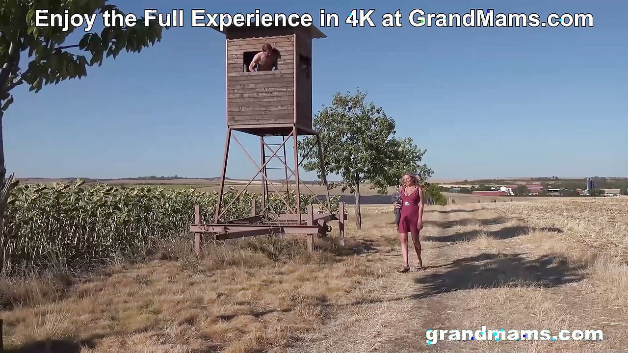 دزدکی رفتن سراغ مادربزرگ هورنی در GrandMams