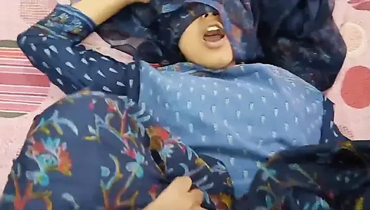 Индийская бхабхи из деревни дези трахали с беспокойным в нижнем Ясном хинди голосом