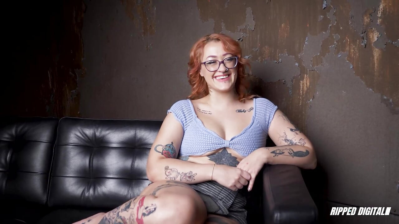 Tattooed Redhead Babe Spinnin Shae Gets Extreme Pleasure From Bondage