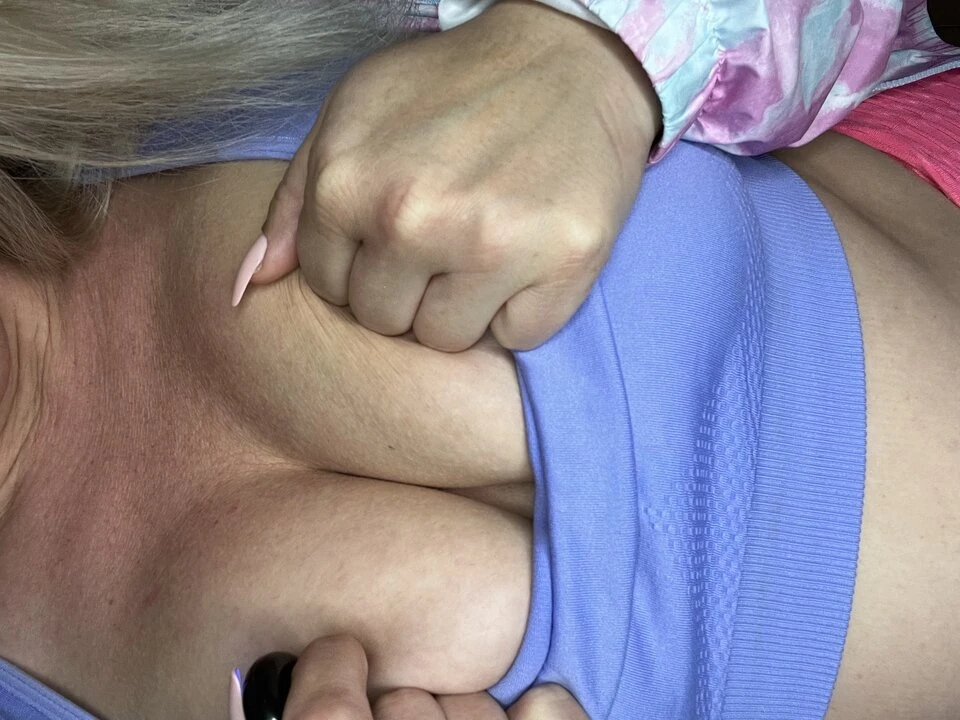 Maja19424 mostra le grandi tette di milf
