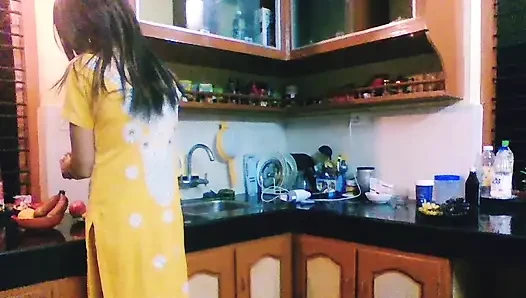 Istri yang lagi sange ini pengen dipuasin sama besar
