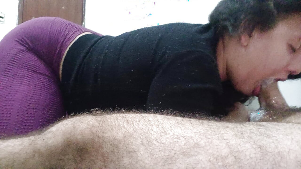 GYM BLOWJOB, SHE ARRIVES THIRSTY FOR A WET BLOWJOB