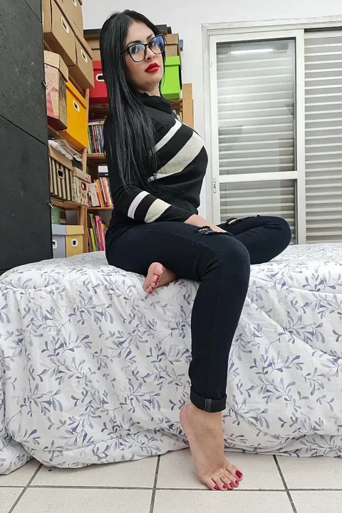 Pés profundos em pânico por top dominatrix