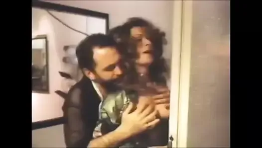 ベロニカ・ハートとの淫らな露出（1981）オープニング