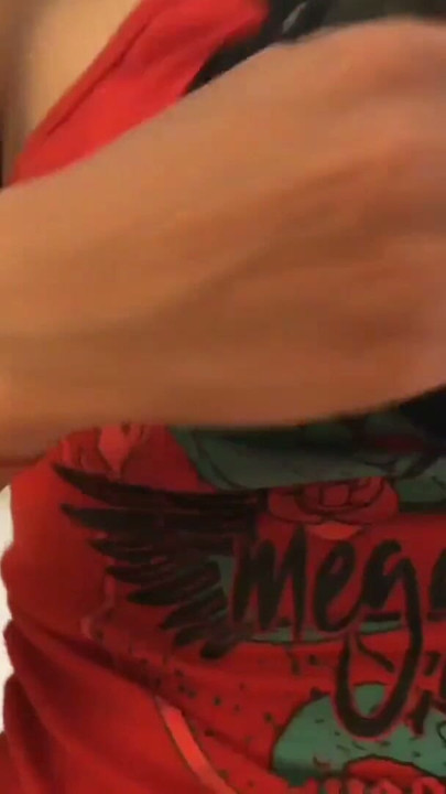 Hermosa Hermanastra linda le hace una mamada y se folla su hermanastro, se lo folla en posicion vaquera sexo duro Vestida con su Body puesto | Clip 1