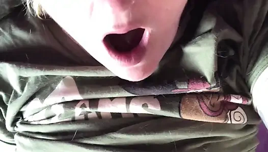 Muncrat sampai muncrat sambil mengkhayal tentang curvyteenqueen dari fetlife ke-28 tahun