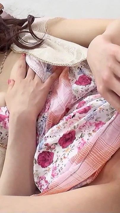 "pyari japani kamsin kasting men hitachi ke sath apni chhoti balon vali choot men hastmaithun karti hai" se prtishthit kshan"