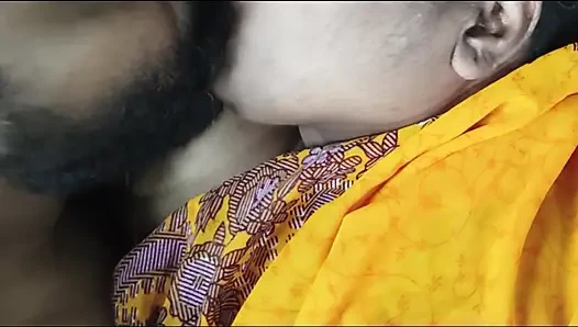 Ciuman panas dengan handjob