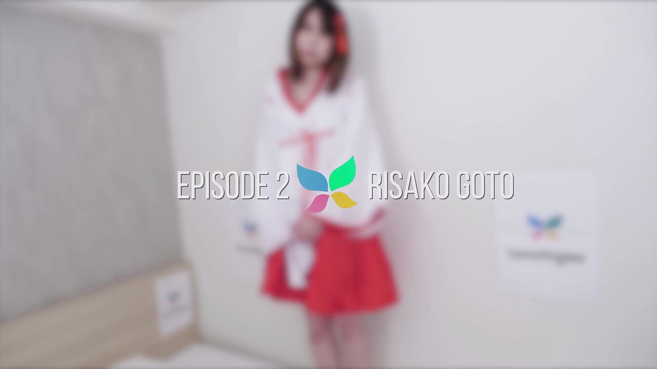 Lieftalig Japans amateurmeisje miss Risako goto in kostuum vandaag