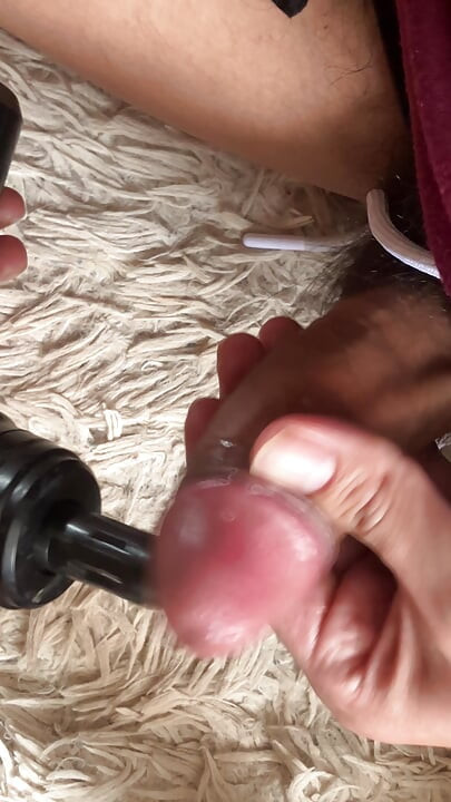 el vibrador me hace chorrear tanto precum