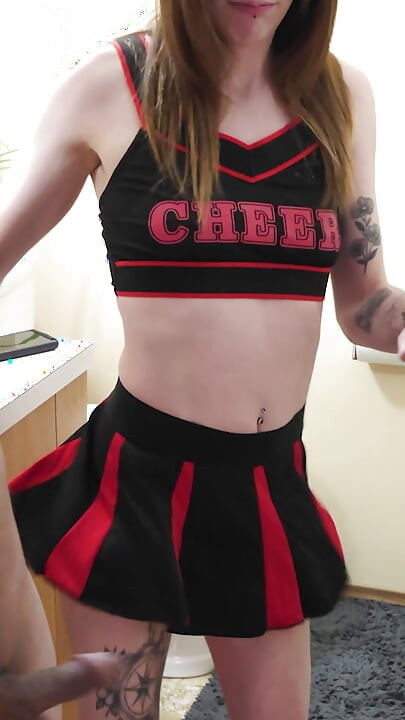 My Boyfriend Broke up with Me, so I Fucked His Stepdad at His House Party - I Love Older Men, They Always Cheer Me up!