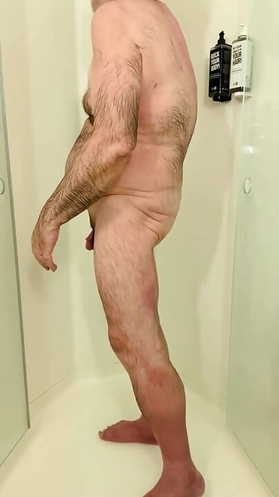 Coach Karl Starts His Hot Shower 7221