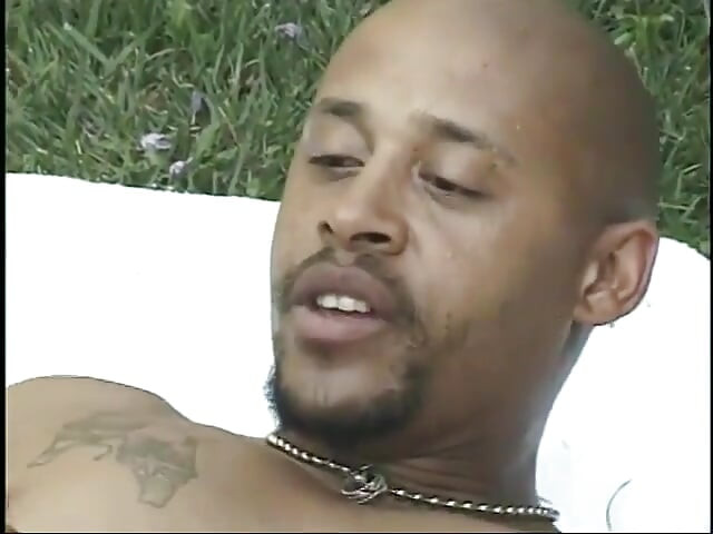 Baywatch black slut screams out of pleasure when her man lick her pussy