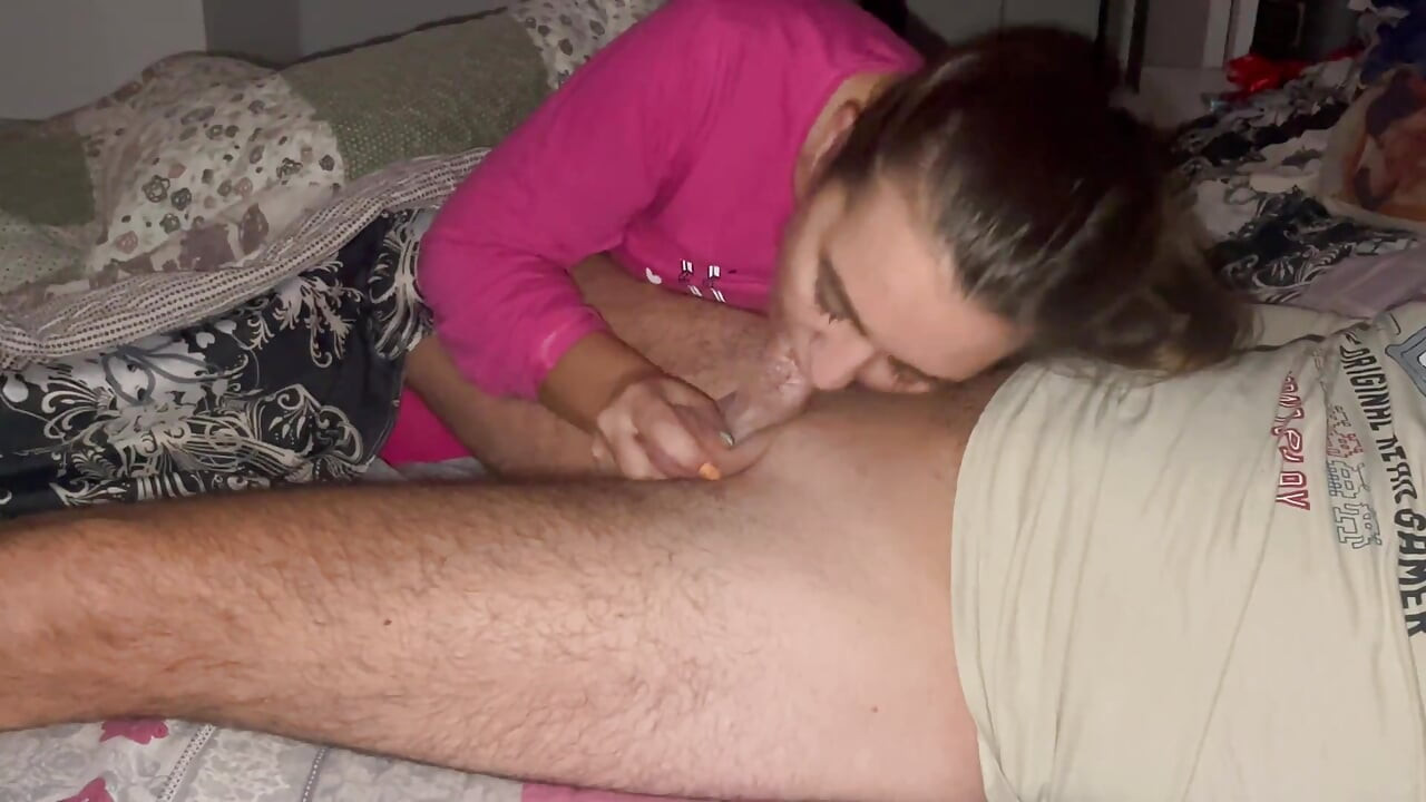 Blowjob pagi dan pancutan mani dalam mulut. Deepthroat