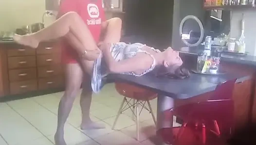 Schwager lässt mich laut auf dem küchentisch stöhnen