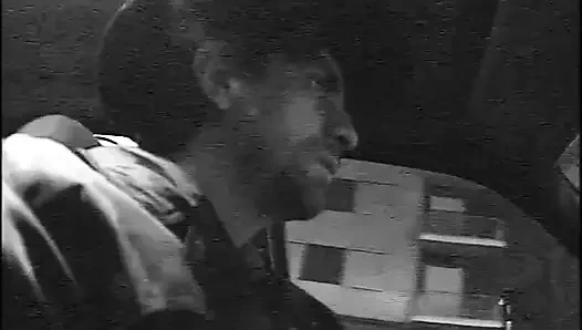 Büyük memeli sarışın yarak emiyor